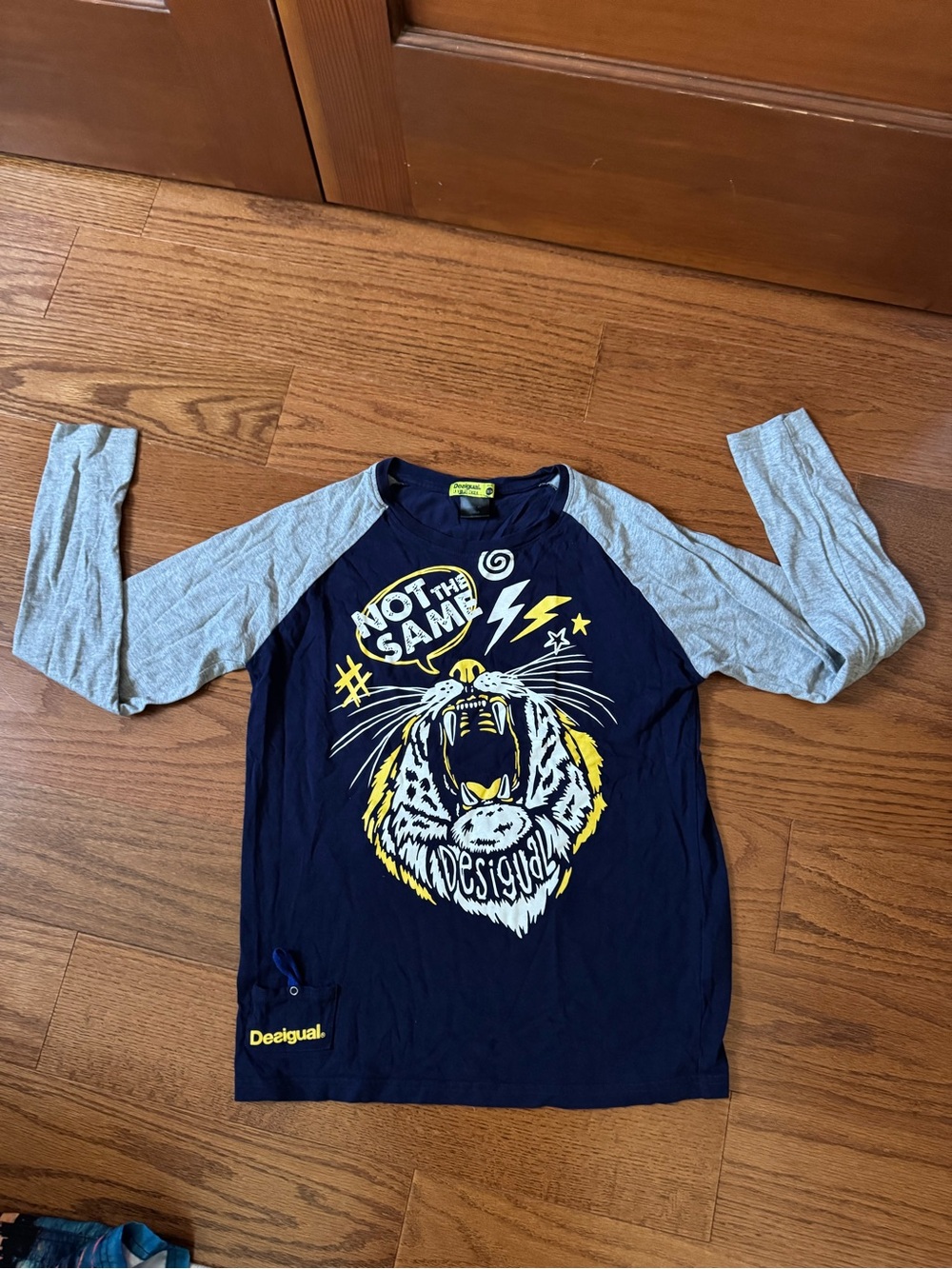 Desigual Navy Blue Long Sleeve Tee with Gray Sleeves Graphic Boy’s Sz 13/14